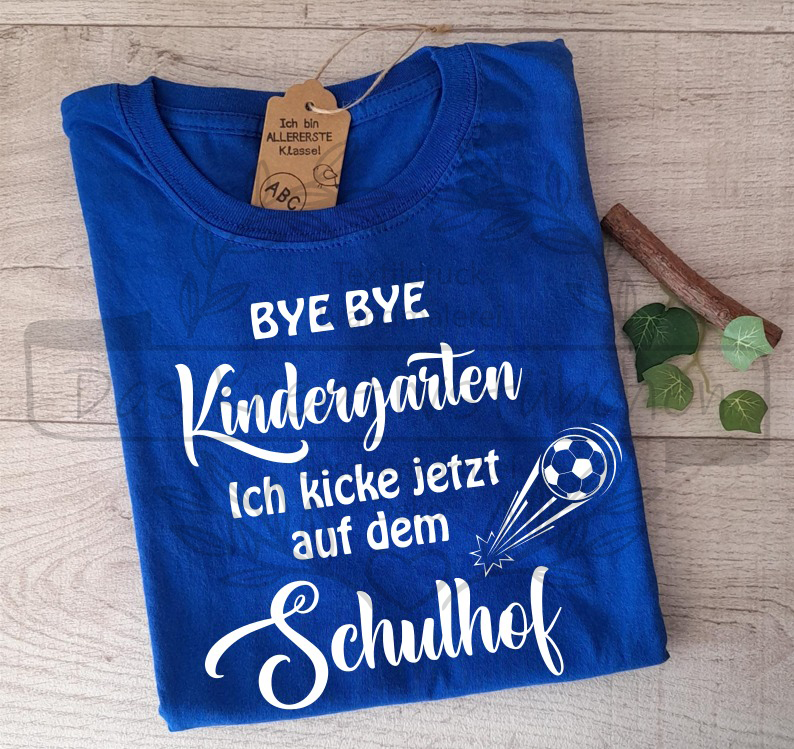 T-Shirt "Bye bye Kindergarten! Ich kicke jetzt auf dem Schulhof"